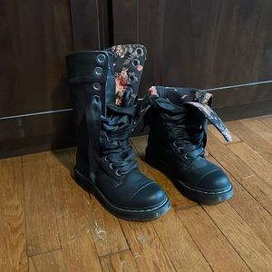Dr. Martin triumph 1914 combat boots. Size 5